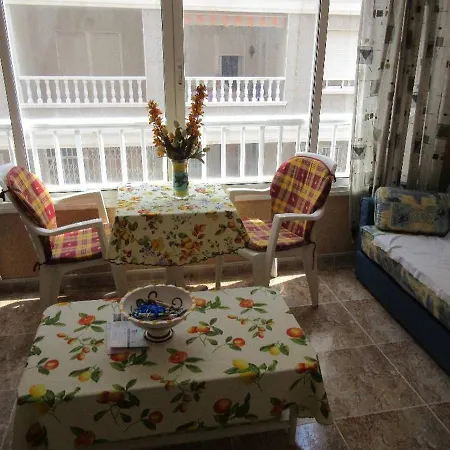 Typical Spanish With Balcony-veranda 公寓