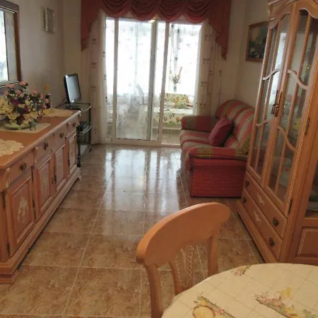 Typical Spanish With Balcony-veranda 公寓